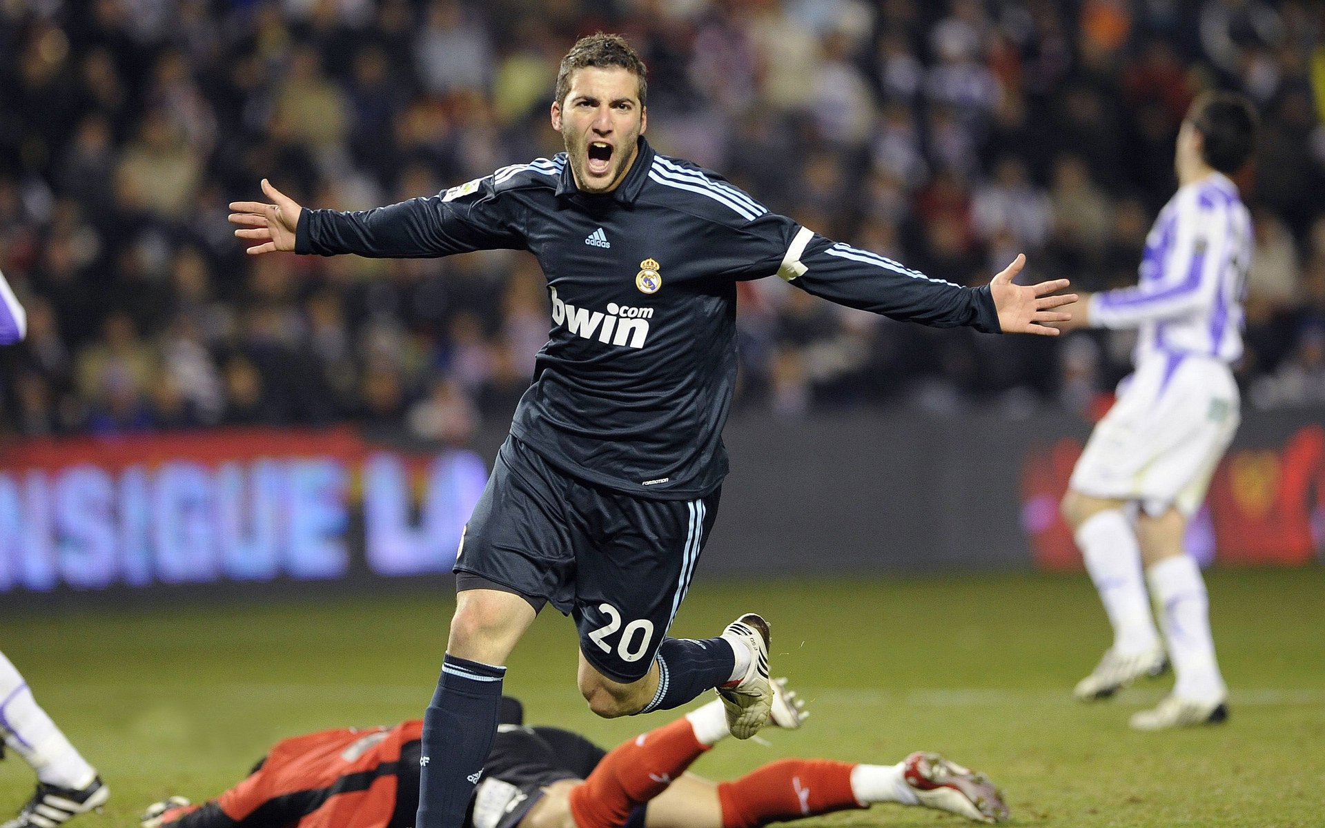 贾瓦迪800米坚持到底 展现体育精神，贾维斯·瓦纳多